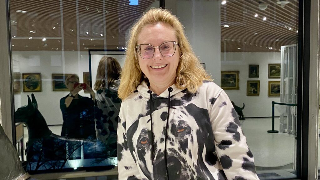 Peggy Gavan at a museum gallery