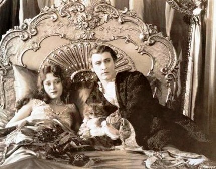 1921 &amp; 1936: Billy and Rusty, the Famous Felines of the Algonquin Hotel - Cats About Town Tours